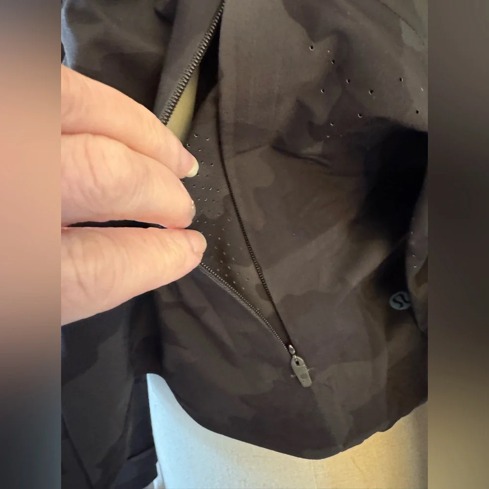 Lululemon Rain Chaser Jacket Heritage 365 Camo Dark Olive - Picture 4 of 10